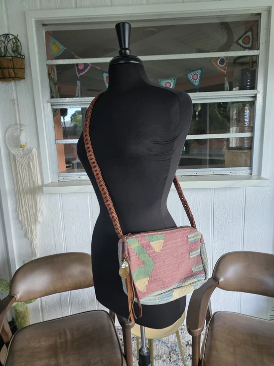 Vintage 90s Kilim Pink Multicolor Woven Crossbody Bag with Braided Brown Strap - Picture 2 of 15